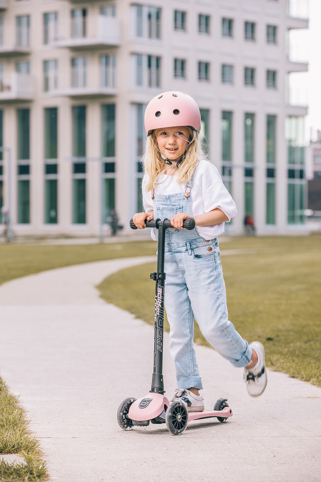 Highwaykick 3 LED Rose Scooter | Stylish & Safe Riding