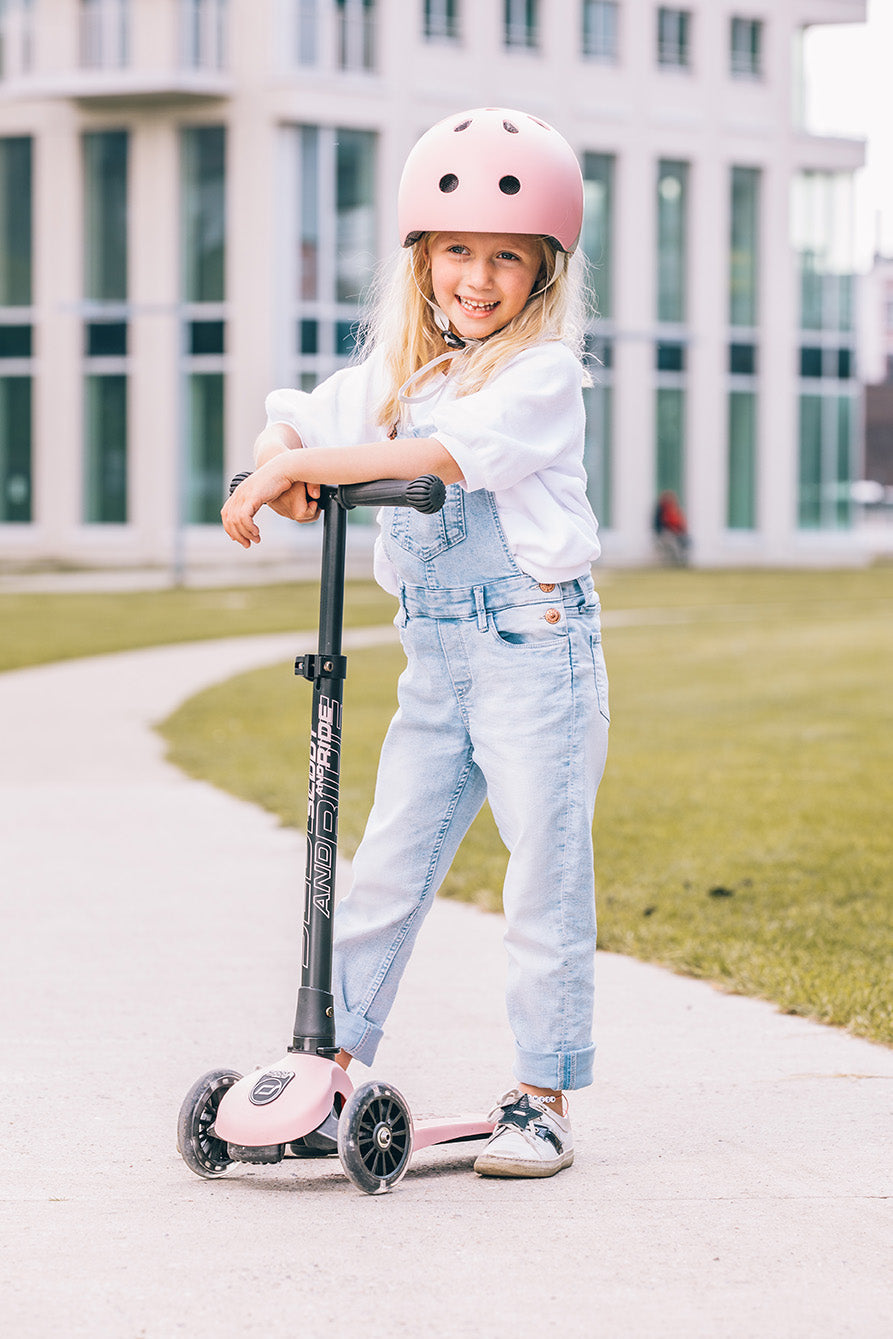 Highwaykick 3 LED Rose Scooter | Stylish & Safe Riding